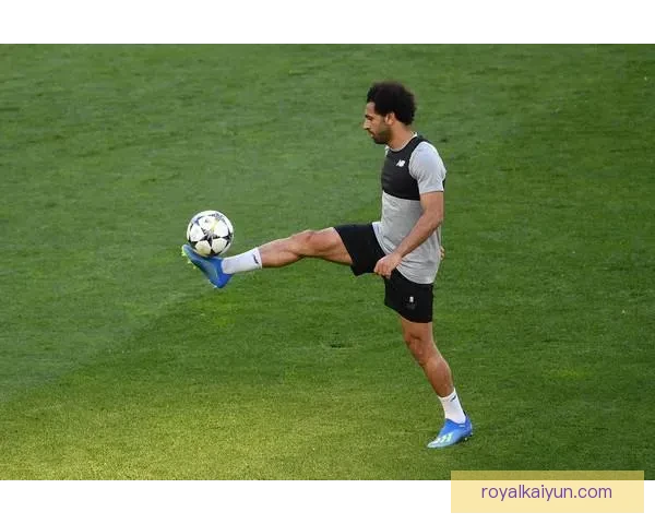 萨拉赫在巴斯尤恩的家乡进行慈善活动，回馈社区持续受到关注