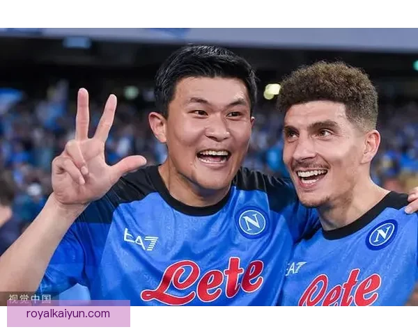 金玟哉助那不勒斯夺得意甲冠军，防守表现稳健
